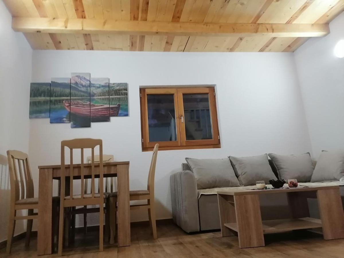 Bungalovi Tim Zabljak  Luaran gambar